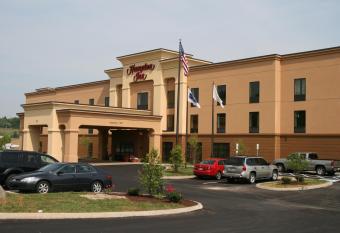 Hampton Inn Dandridge allows 18 year olds to book a room