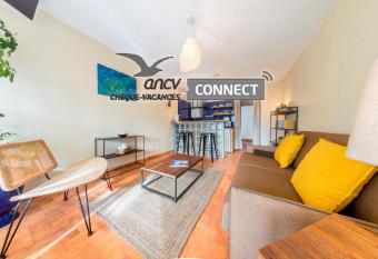 Le R  troMirabeau - C  t   Mer has Balcony rooms