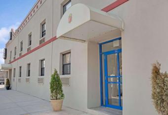 Super 8 By Wyndham Long Island City Lga Hotel has Smoking rooms