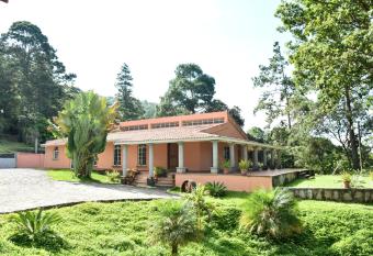 Uyuca Vista Family Villa allows 18 year olds to book a room