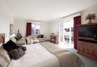 Best Western Crystal Inn has Balcony rooms