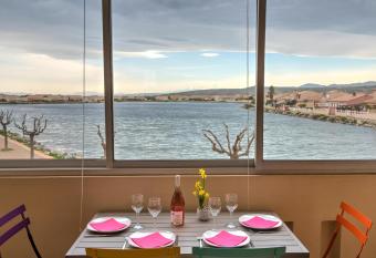 Appartement Le Flamant Rose allows 18 year olds to book a room