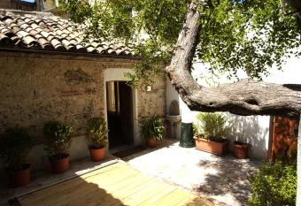 L albero di Giuggiole has Balcony rooms