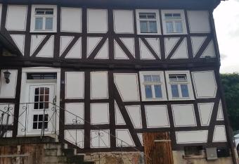 Baunaeck allows 18 year olds to book a room