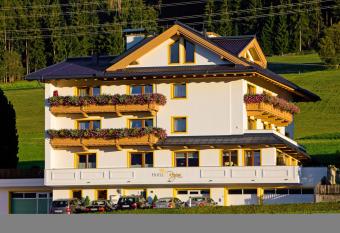 Hotel Garni Regina has Balcony rooms