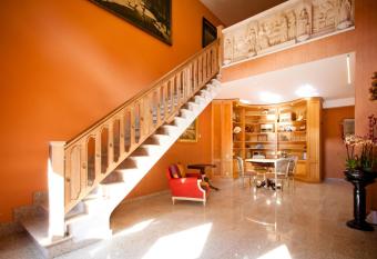 Shangrilaherzele allows 18 year olds to book a room