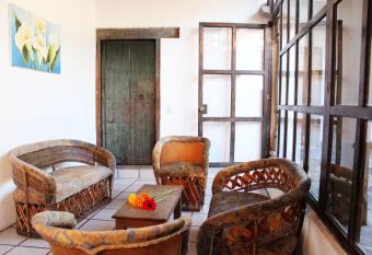 Las Margaritas Hotel Posada allows 18 year olds to book a room