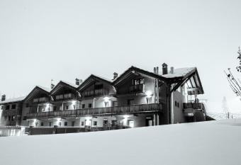 Hotel La Chance has Balcony rooms