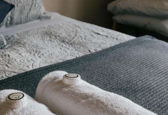 General Roberts Hotel allows 18 year olds to book a room