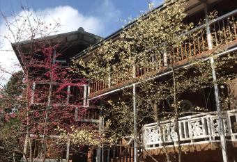 Gemlu has Balcony rooms