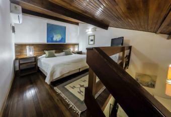 Boutique Hotel Colinas Petr  polis by Ateli   allows 18 year olds to book a room