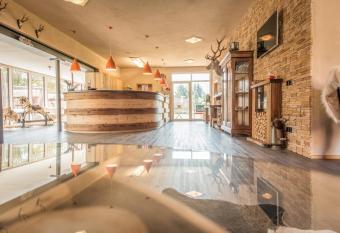 Landhotel und Gasthof Hirsch H  ttenreute allows 18 year olds to book a room