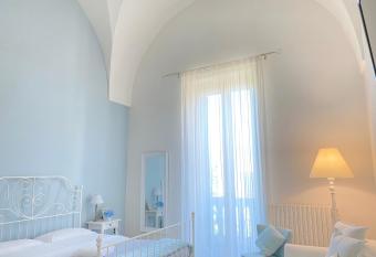 Alla Luce del Barocco has Balcony rooms