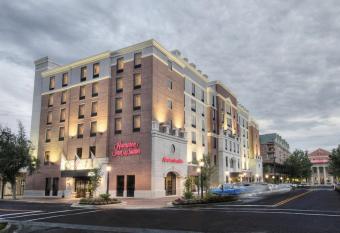 Hampton Inn & Suites Gainesville-Downtown allows 18 year olds to book a room