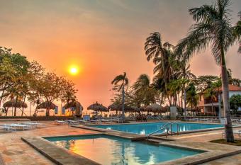 Estelar Santamar Hotel & Centro De Convenciones allows 18 year olds to book a room