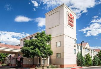 Econo Lodge Denver International Airport allows 18 year olds to book a room