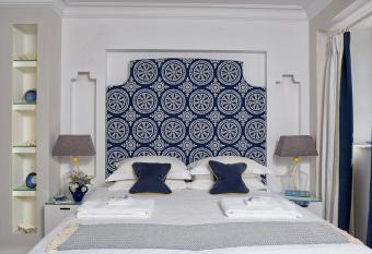 Mon Repos Liston Suites allows 18 year olds to book a room