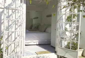 Green Park Manor allows 18 year olds to book a room