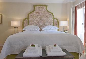 Achillion Liston Suites allows 18 year olds to book a room