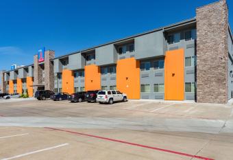 Studio 6-Plano, Tx has Smoking rooms