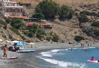 Villa Koutsakis allows 18 year olds to book a room