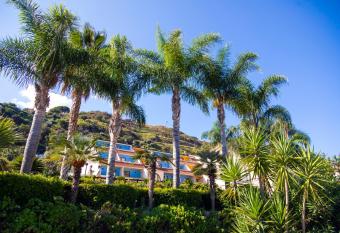 Hotel Tropis has Balcony rooms