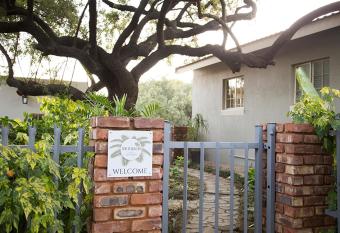 Nehema Manor has Balcony rooms