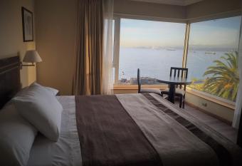 Hotel Diego de Almagro Valpara  so allows 18 year olds to book a room