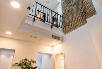 Hostel A2C allows 18 year olds to book a room