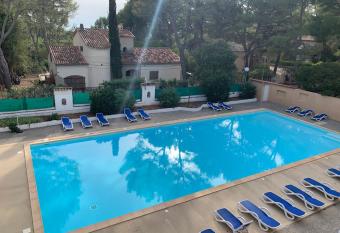 Les Appartements de La Marina has Balcony rooms