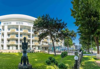 Mera Brise has Balcony rooms