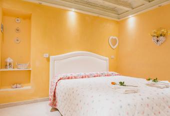 La Casa degli Uccellini allows 18 year olds to book a room