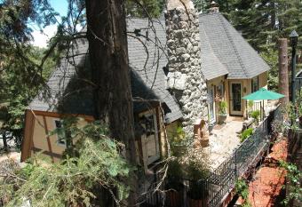 Fleur de Lac has Balcony rooms