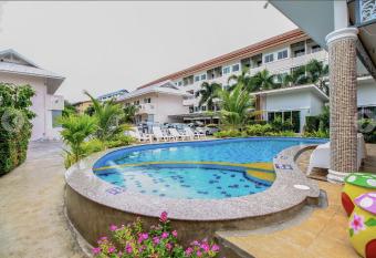 Baanloksouylokchay allows 18 year olds to book a room