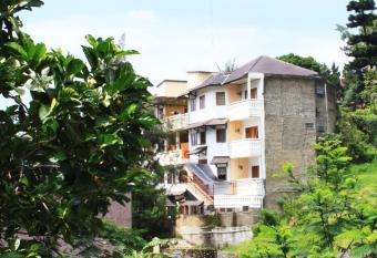 De Hill Villa has Smoking/Balcony rooms