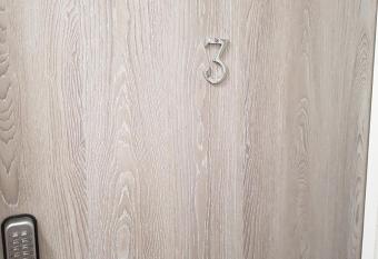 Court Road House has rooms with a private hot tub