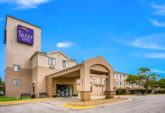 Sleep Inn Kansas City International Airport allows 18 year olds to book a room