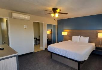 Beachwalker Inn & Suites allows 18 year olds to book a room