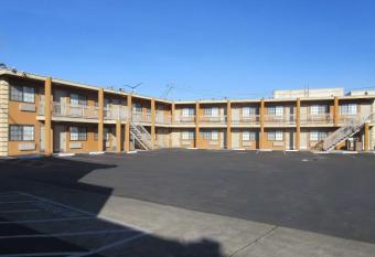 Rodeway Inn has Smoking rooms