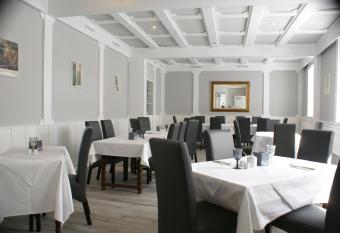 Hotel Garni Alte Post allows 18 year olds to book a room