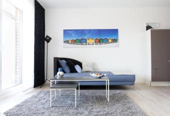 Refugium 1 allows 18 year olds to book a room