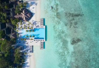 Villa Nautica Paradise Island Resort has rooms with a private hot tub