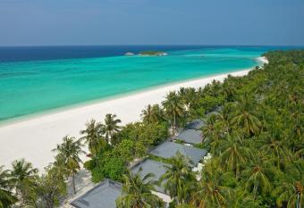 Sun Island Resort & Spa has rooms with a private hot tub