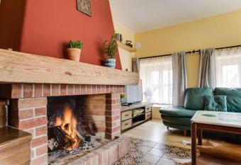 Krumlov 82 - Amazing 5 bedroom house 4 min walk to main square has rooms with a private hot tub