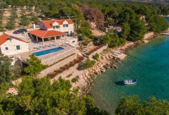 Luxury Villa Kate on sea with heated pool has Balcony rooms