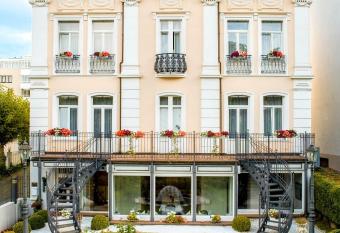 Hotel Villa am Kurpark allows 18 year olds to book a room