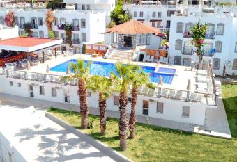 Maison 48 has Balcony rooms