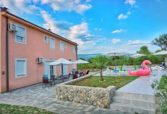 Apartments Kuk has Balcony rooms