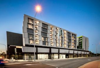 Quest Innaloo has Balcony rooms