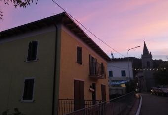 La Casa di Emma has Balcony rooms